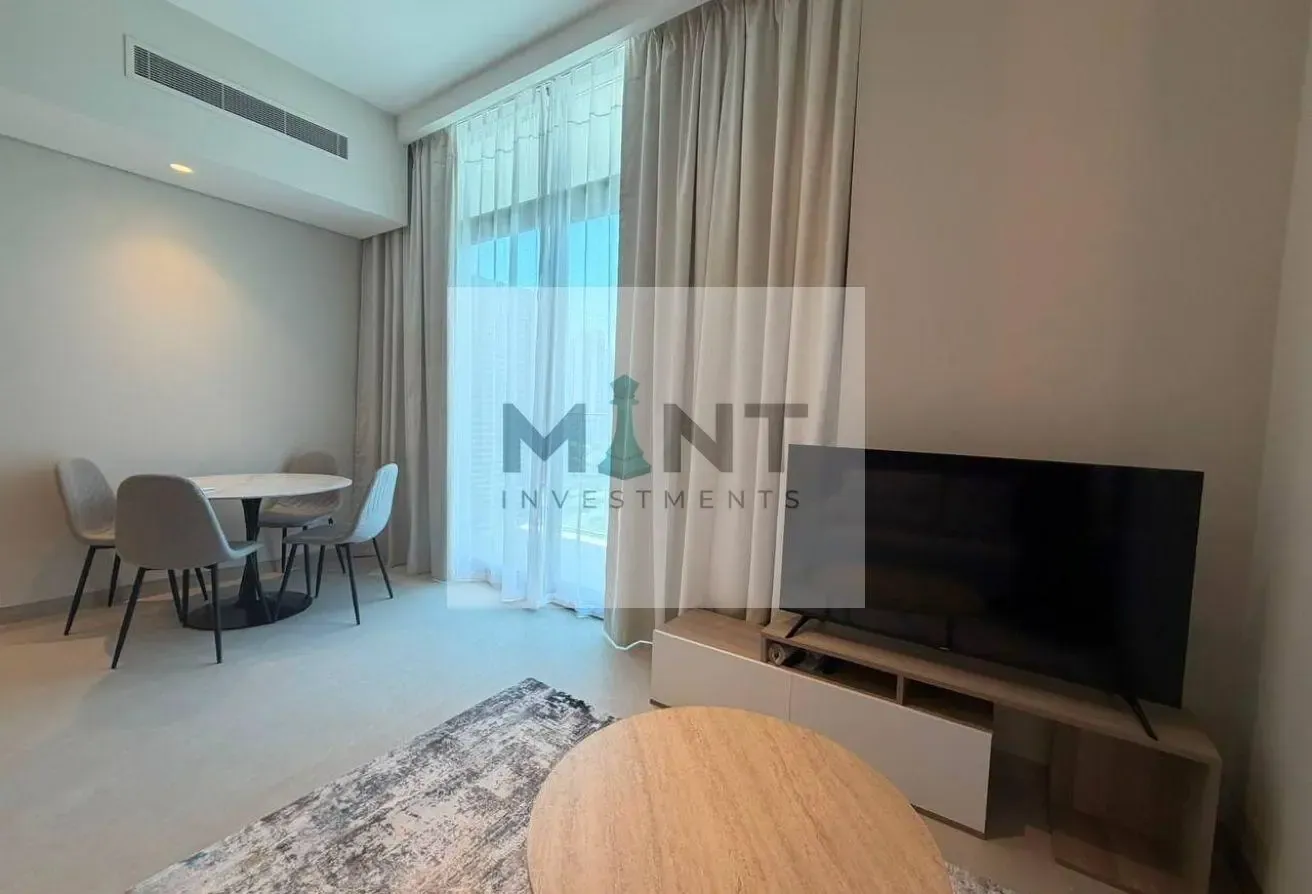 Brand new/ Fully furnished/ Big unit/ Vacant