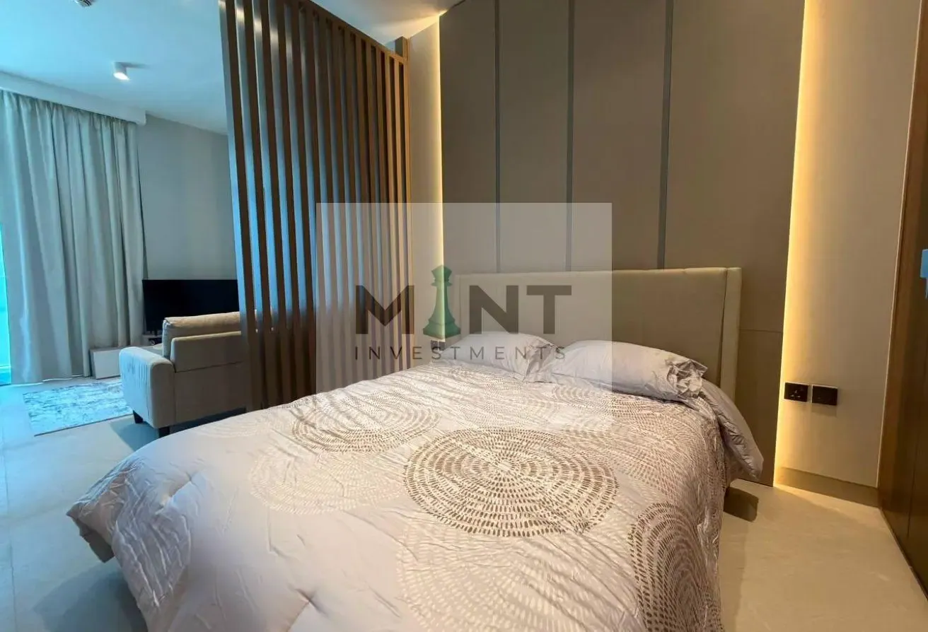 Brand new/ Fully furnished/ Big unit/ Vacant
