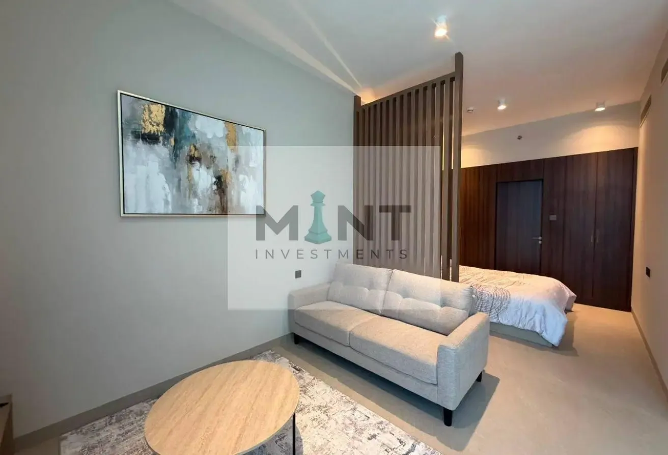 Brand new/ Fully furnished/ Big unit/ Vacant