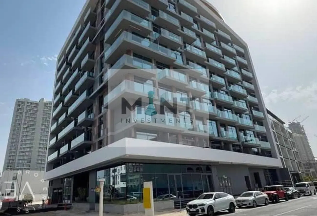 Brand new/ Fully furnished/ Big unit/ Vacant