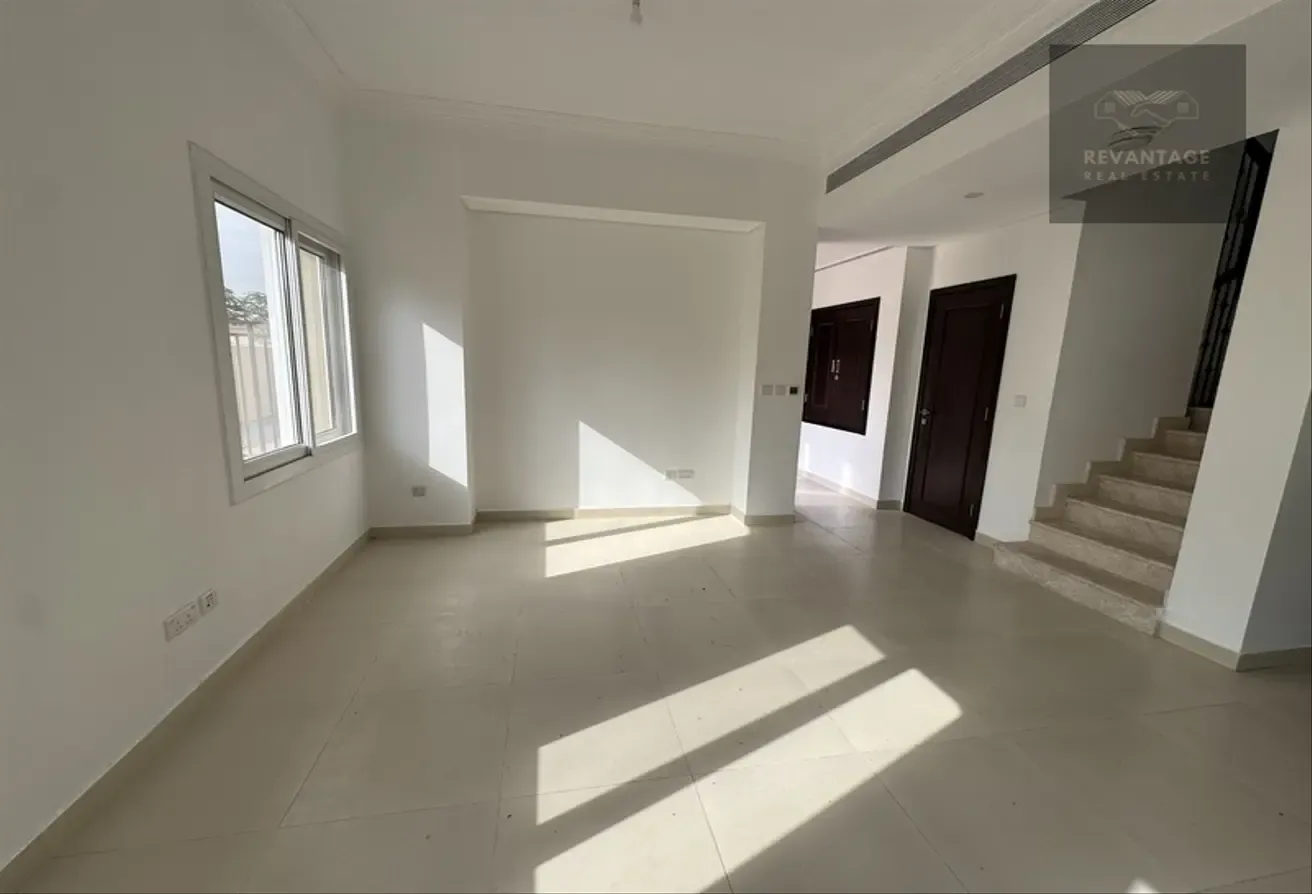 Exclusive | Single Row | Internal Road | Vacant