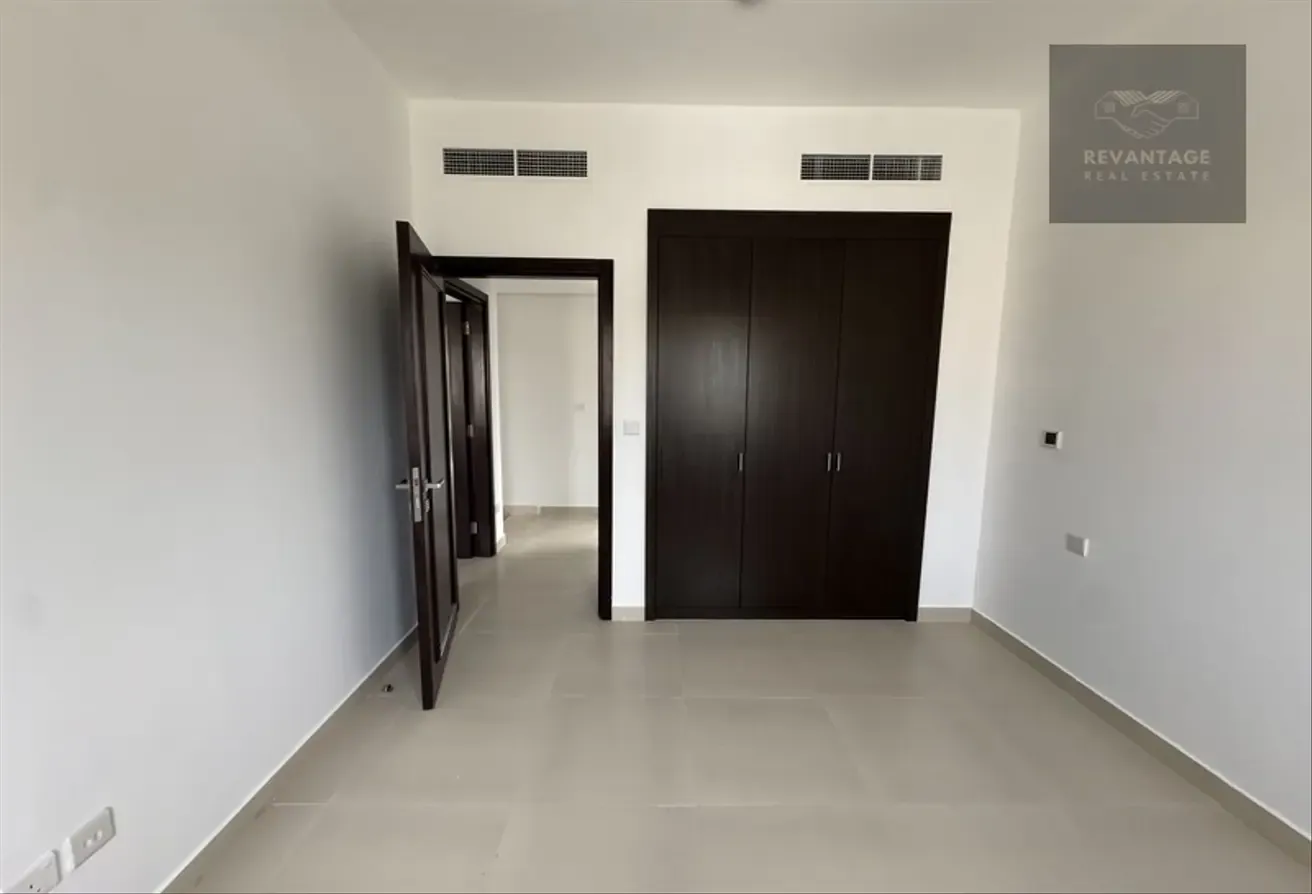 Exclusive | Single Row | Internal Road | Vacant