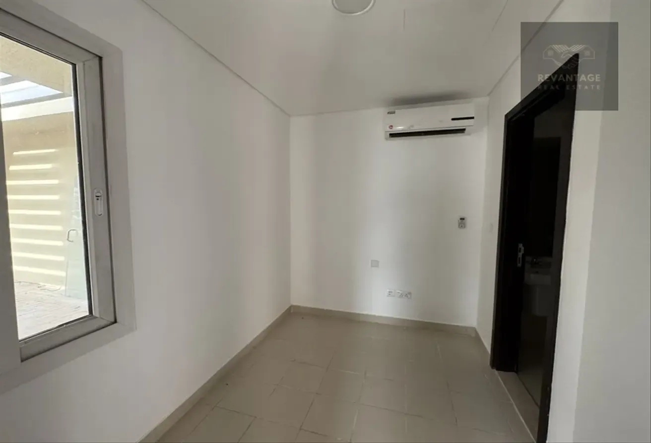 Exclusive | Single Row | Internal Road | Vacant