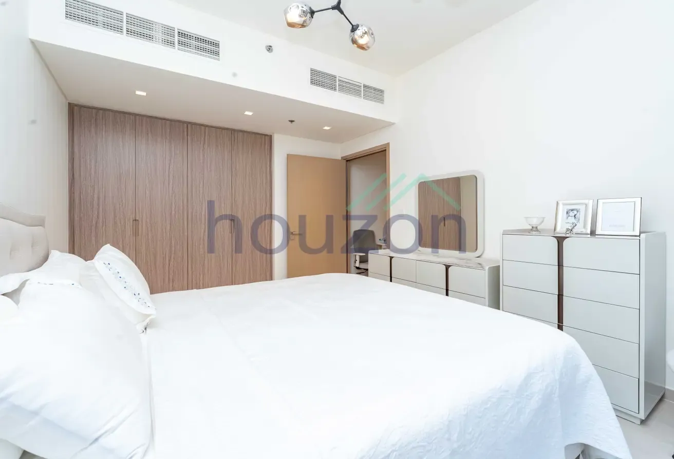 Spacious 1BR | Furnished | White Goods Included