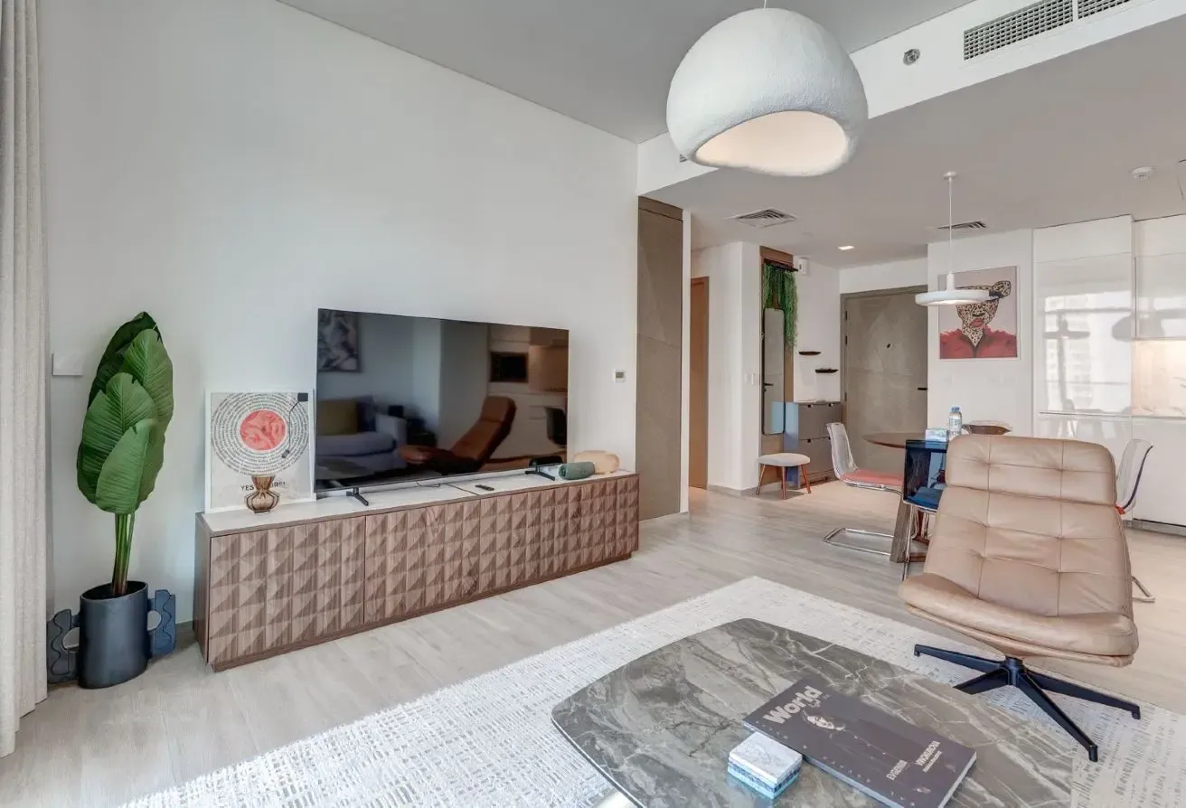 Furnished | Vacant Now | Waterfront Living