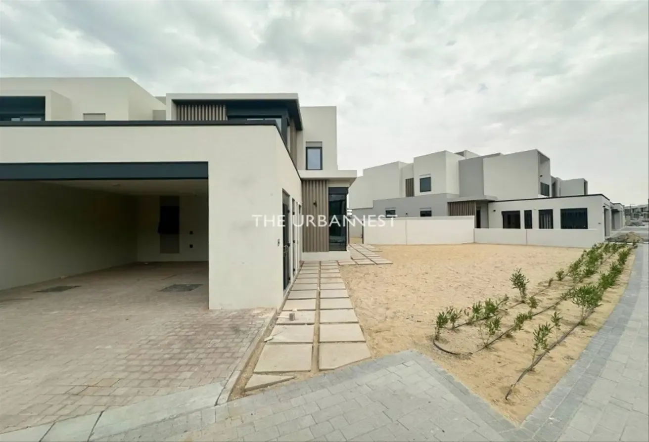 Single Row | Park Facing | Large Plot | 4 Bed