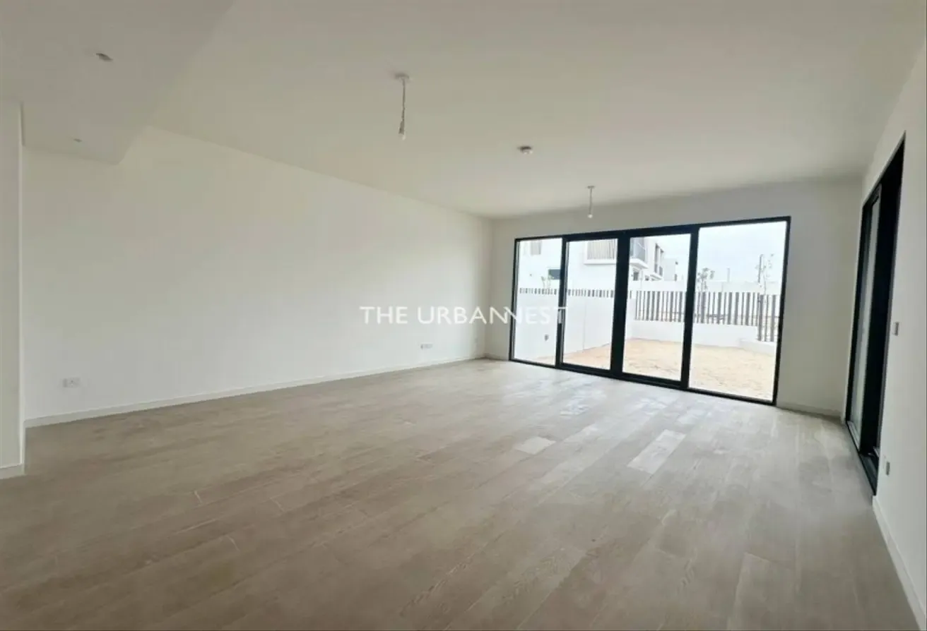 Single Row | Park Facing | Large Plot | 4 Bed
