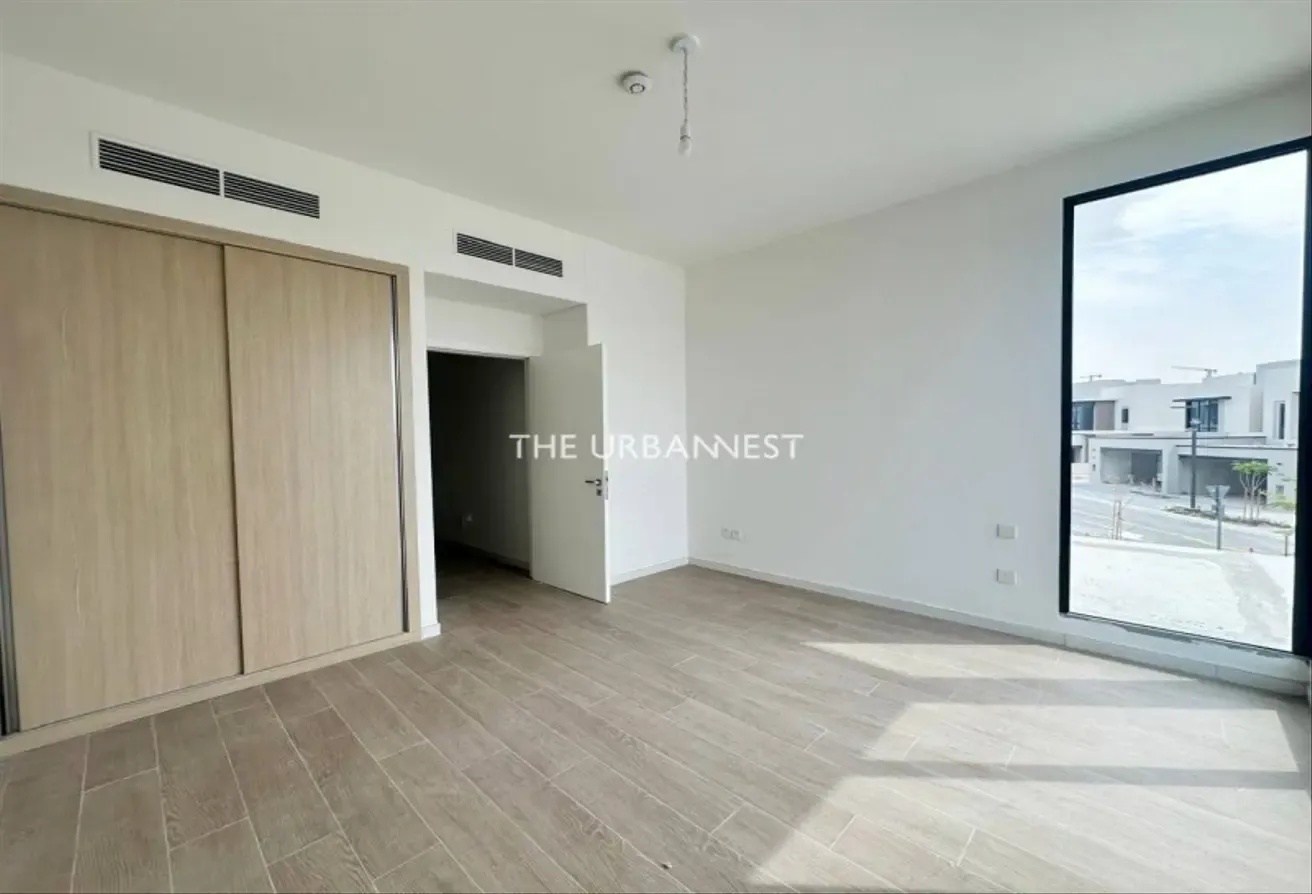 Single Row | Park Facing | Large Plot | 4 Bed