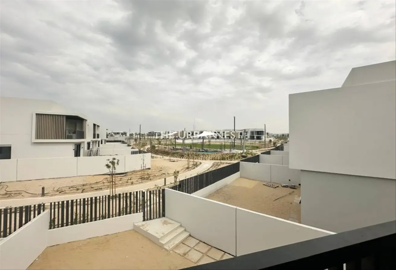 Single Row | Park Facing | Large Plot | 4 Bed