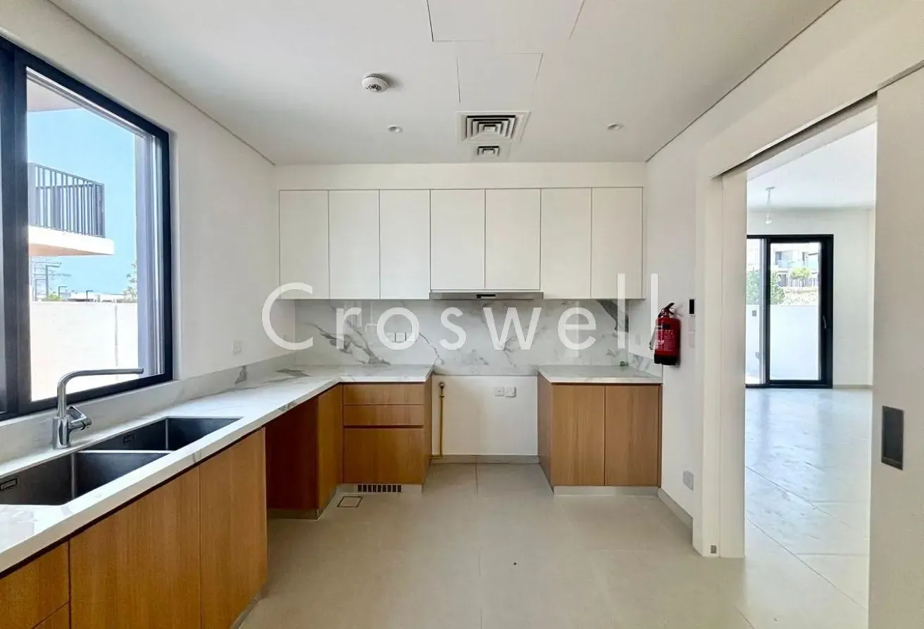 4BR Townhouse | Large Plot | Internal Road