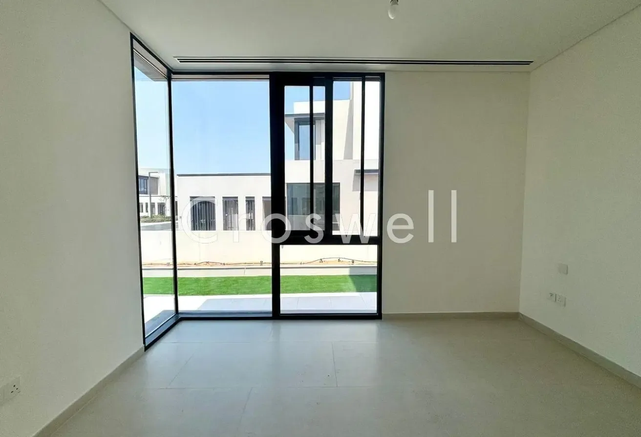4BR Townhouse | Large Plot | Internal Road