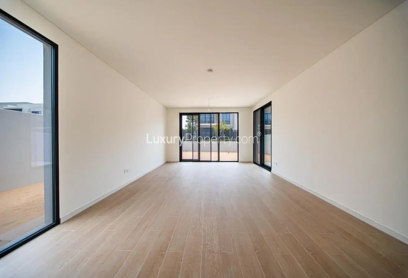Spacious 4 Bedroom Townhouse | Private Garden