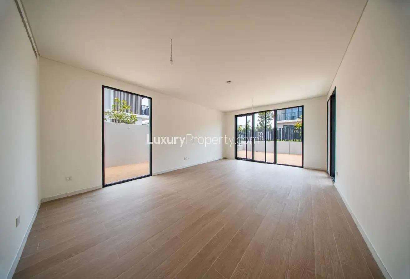 Spacious 4 Bedroom Townhouse | Private Garden
