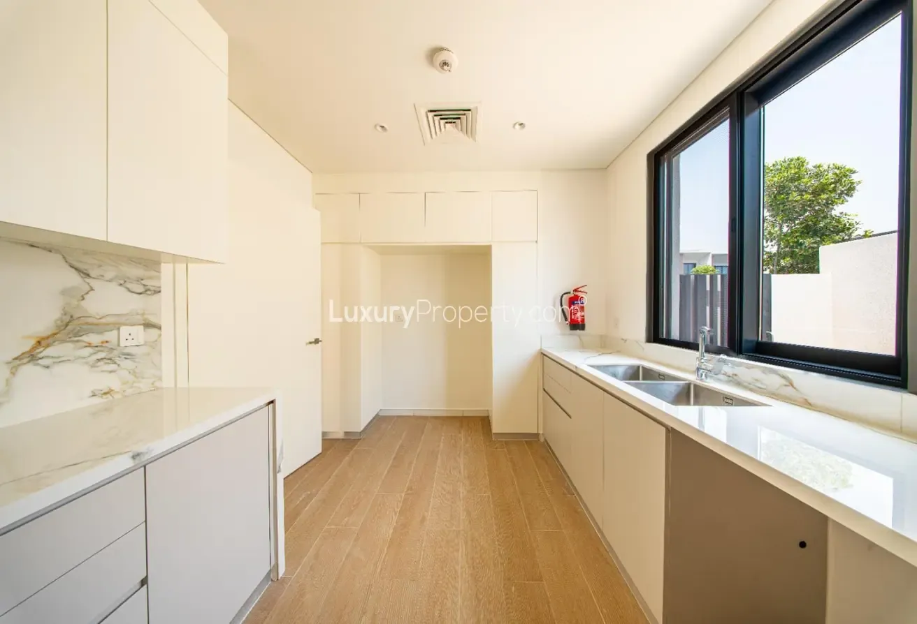 Spacious 4 Bedroom Townhouse | Private Garden
