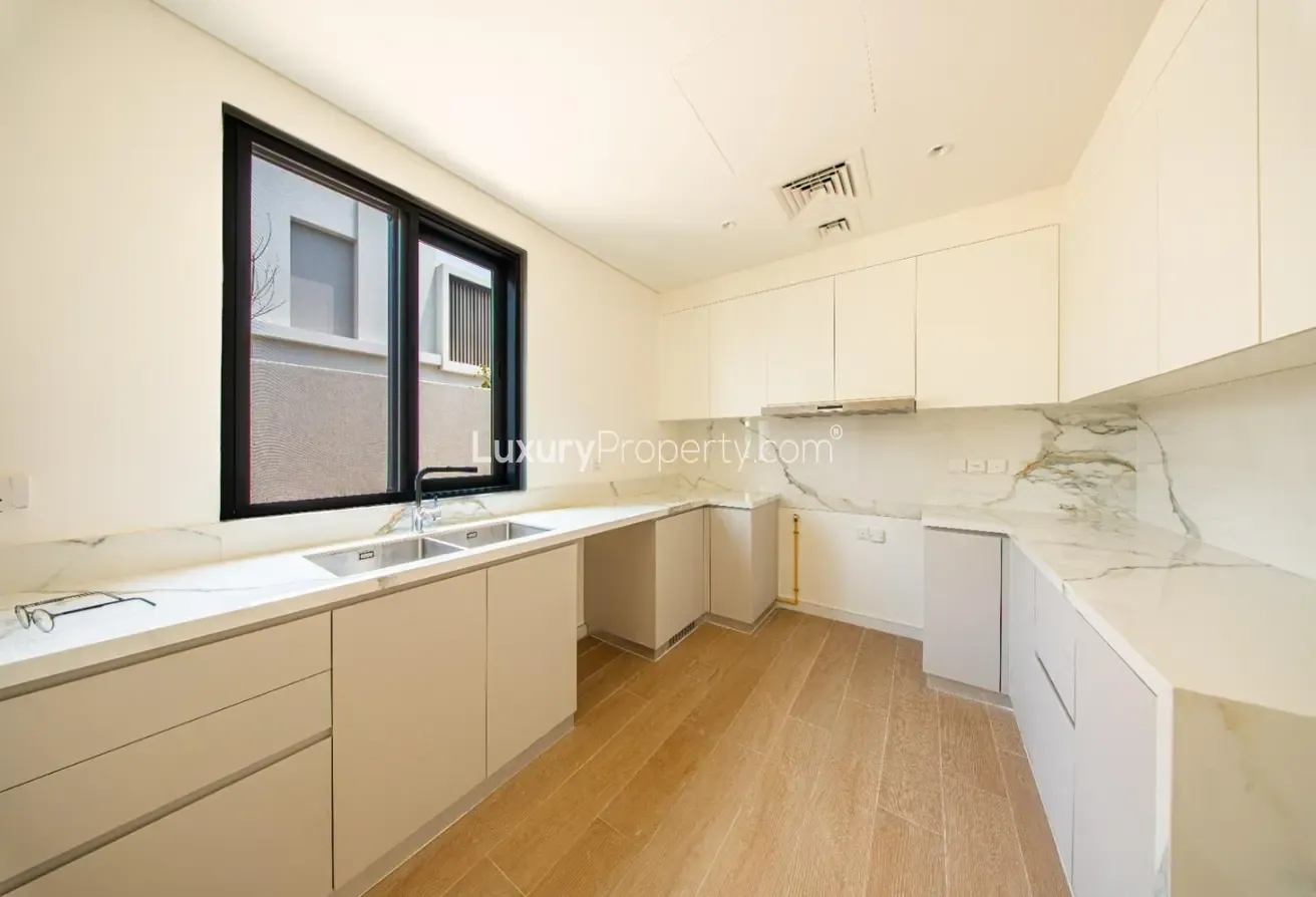 Spacious 4 Bedroom Townhouse | Private Garden