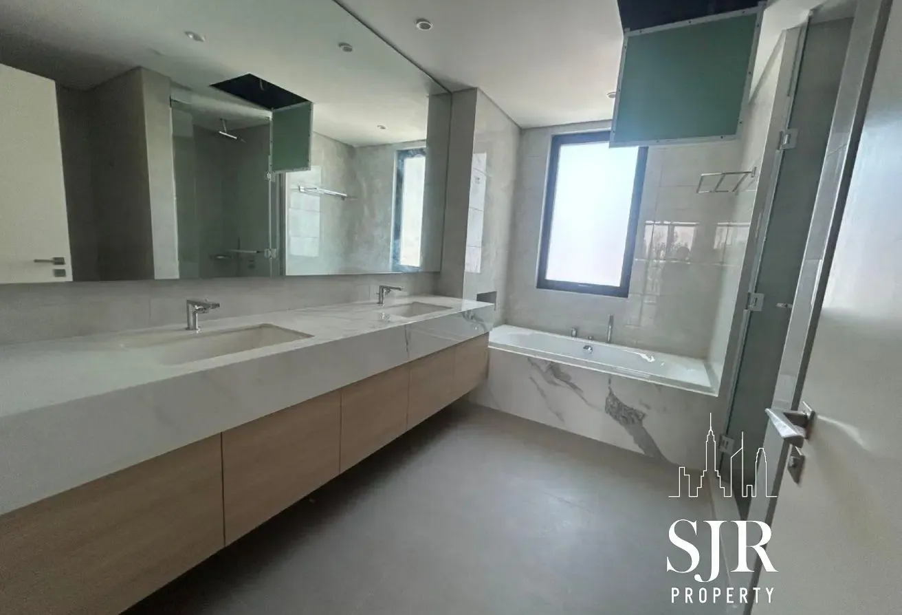 Brand new | Corner Unit | Must See