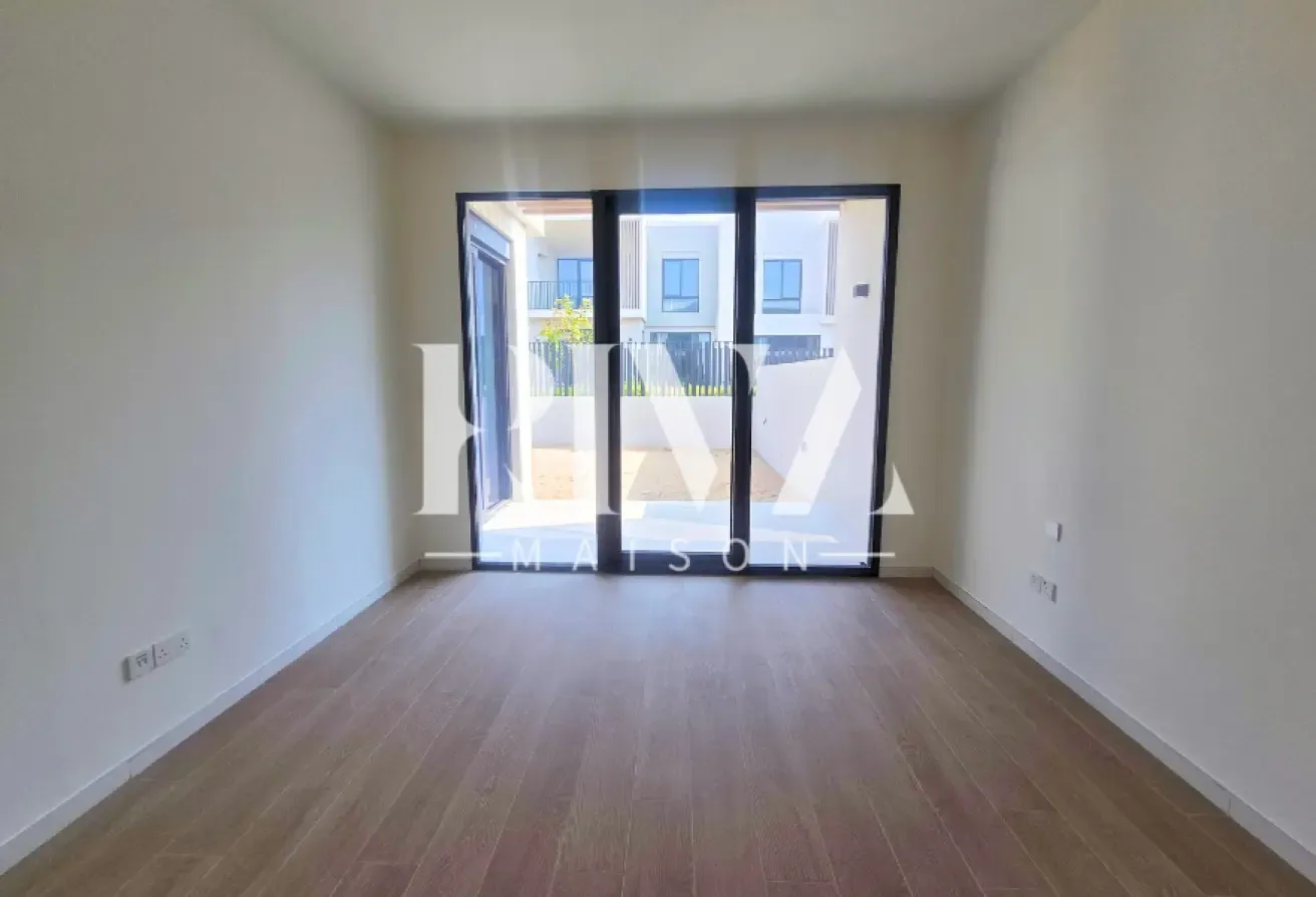 Prime Location | Corner Plot | Single Row | Park