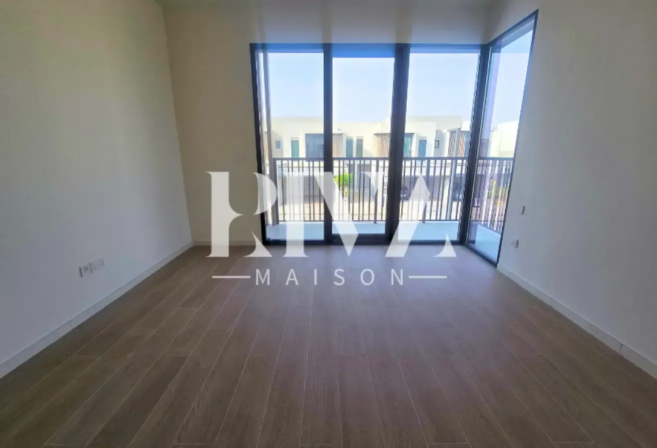 Prime Location | Corner Plot | Single Row | Park