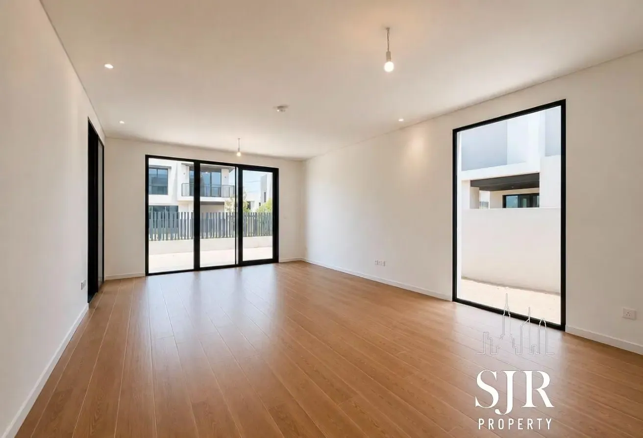 Luxury Corner Living | Internal 4BR | Pool & Park