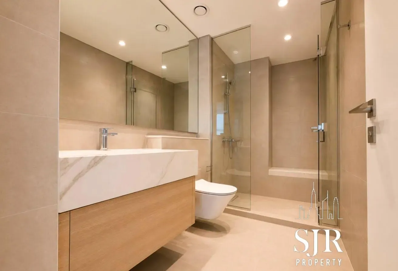 Luxury Corner Living | Internal 4BR | Pool & Park