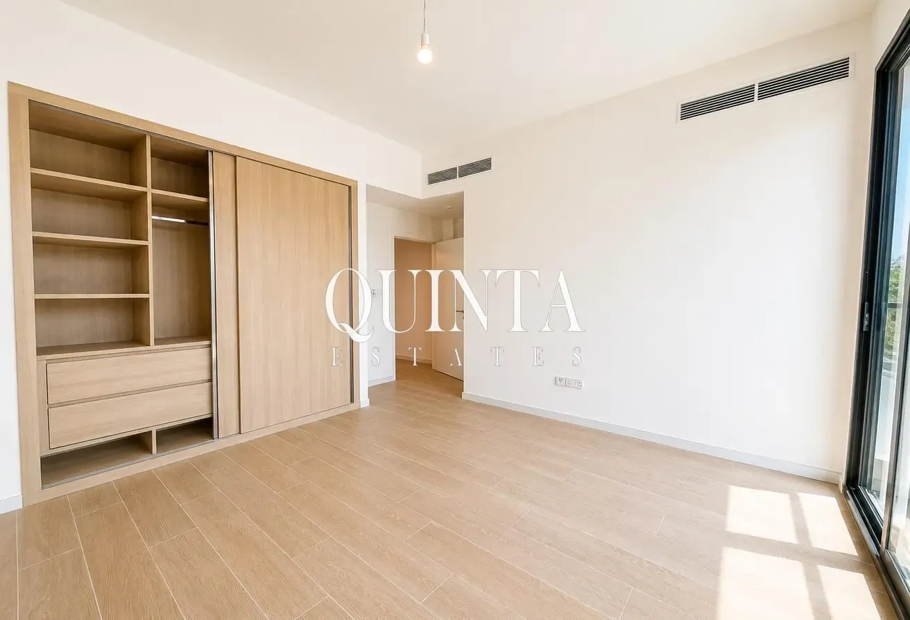 Family Living | Single Row | Unfurnished