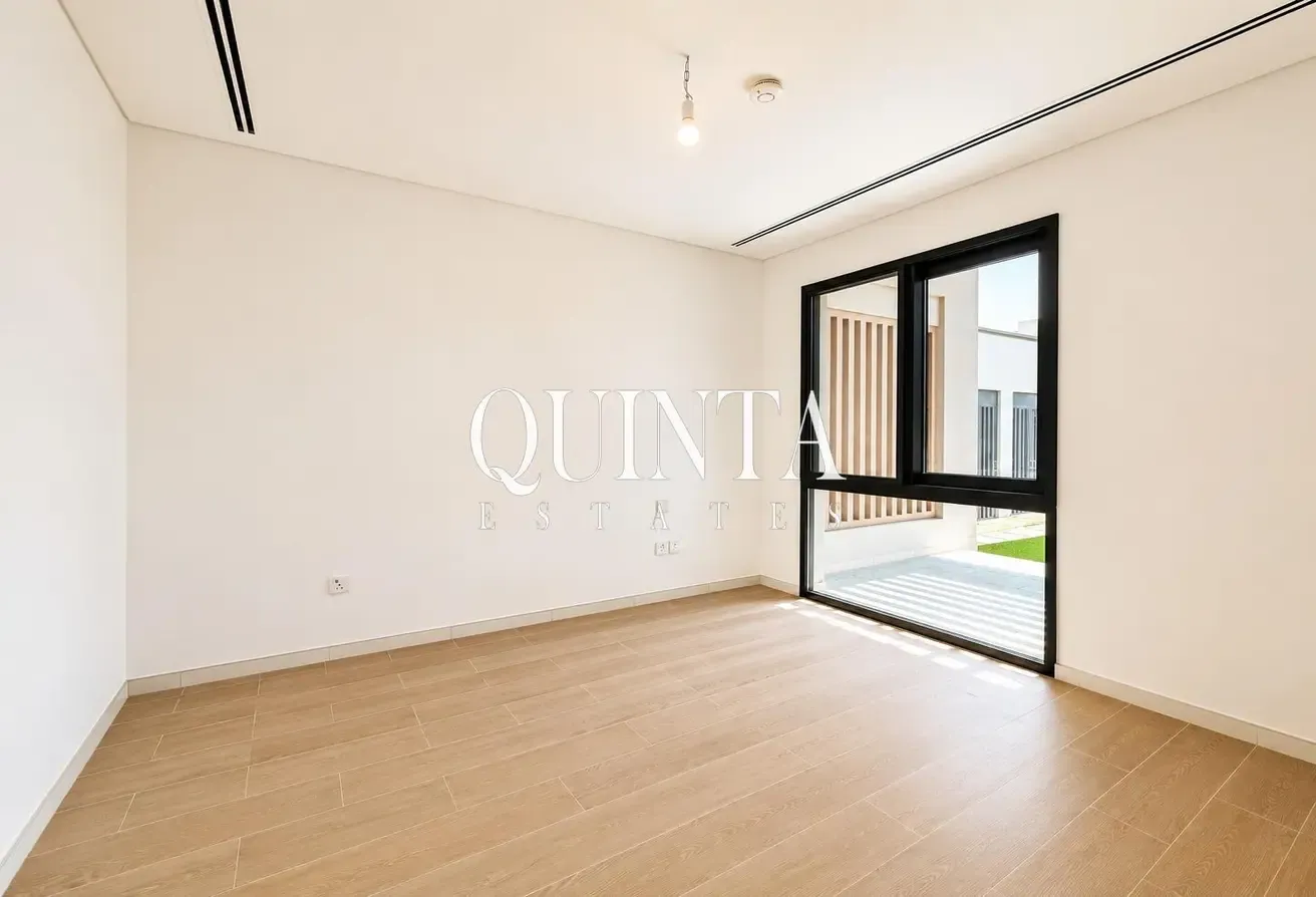 Family Living | Single Row | Unfurnished