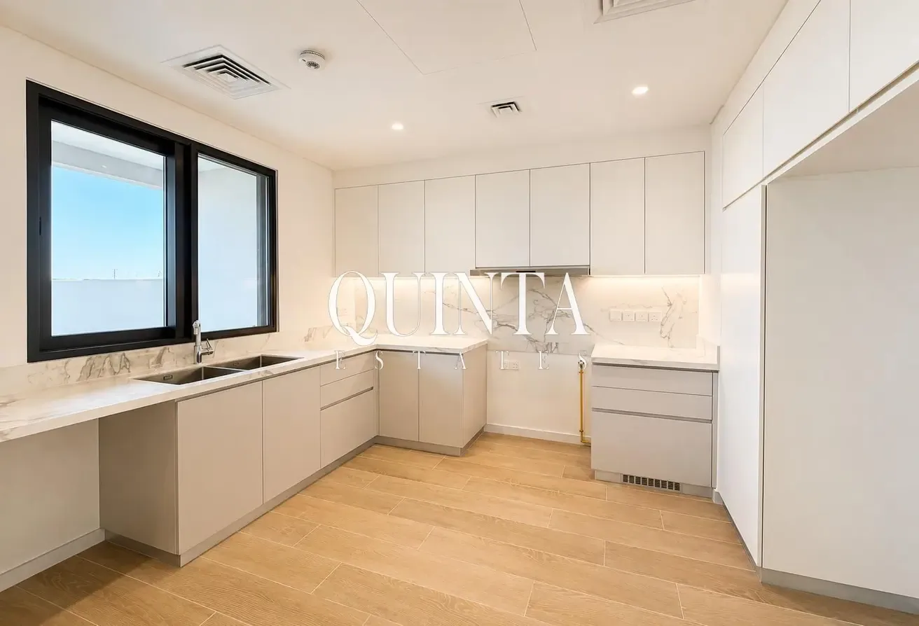 Family Living | Single Row | Unfurnished