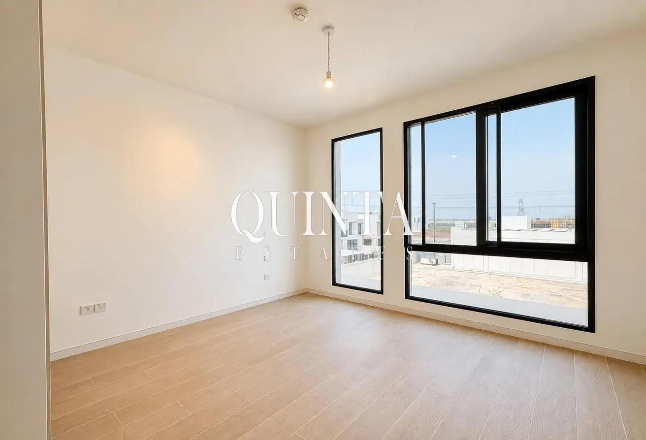 Family Living | Single Row | Unfurnished