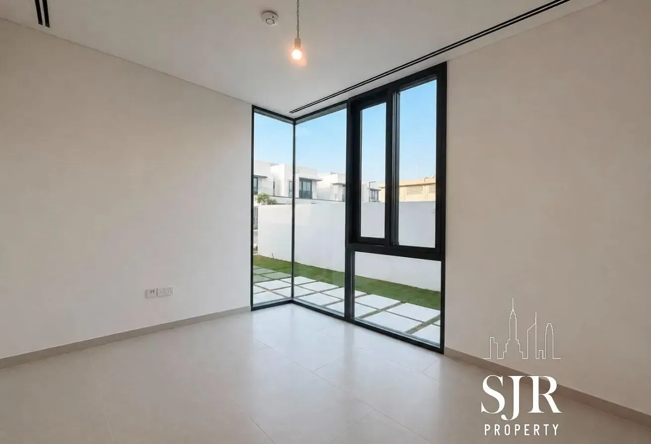 Single Row Corner 4BR | Landscaped | Multi Cheques