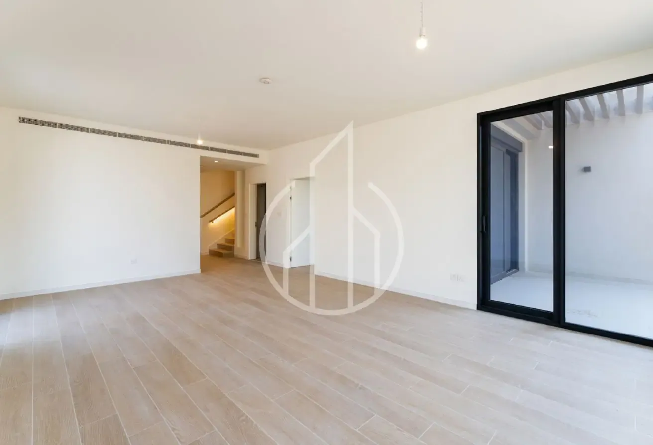 Mins To Pool & Park|Brand New|4A1 Type|Double Chqs
