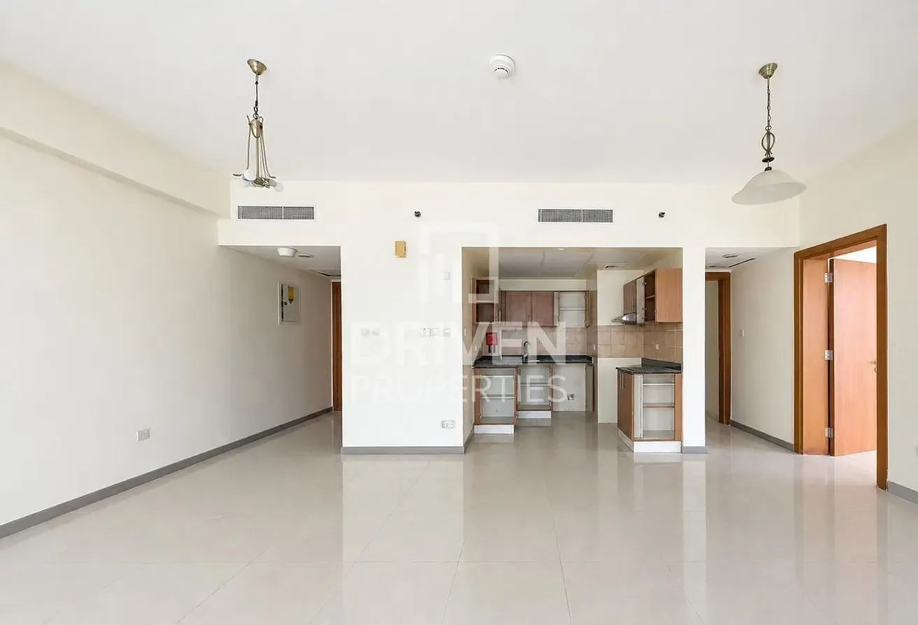 Vacant Apt and High Floor | Spacious Layout