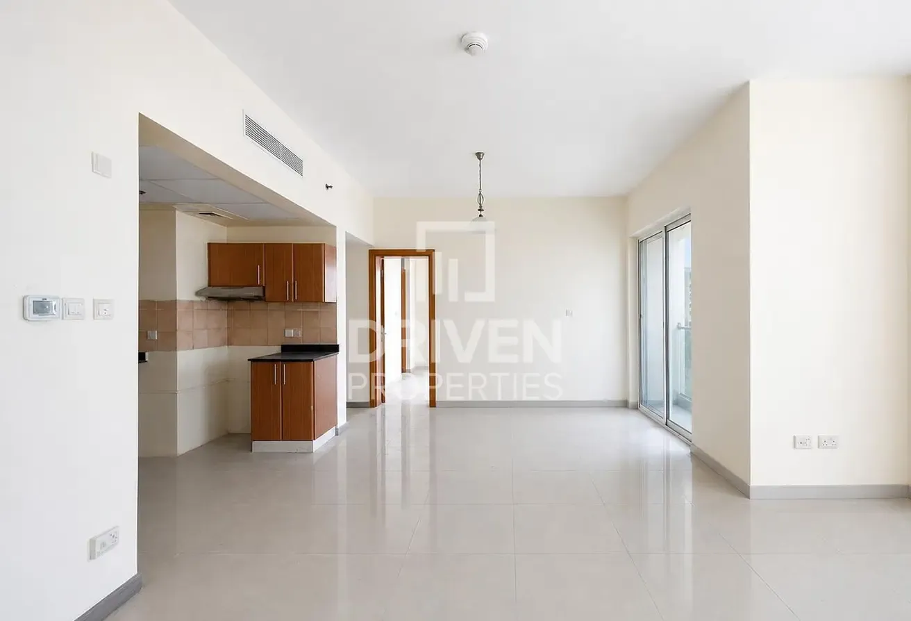 Vacant Apt and High Floor | Spacious Layout