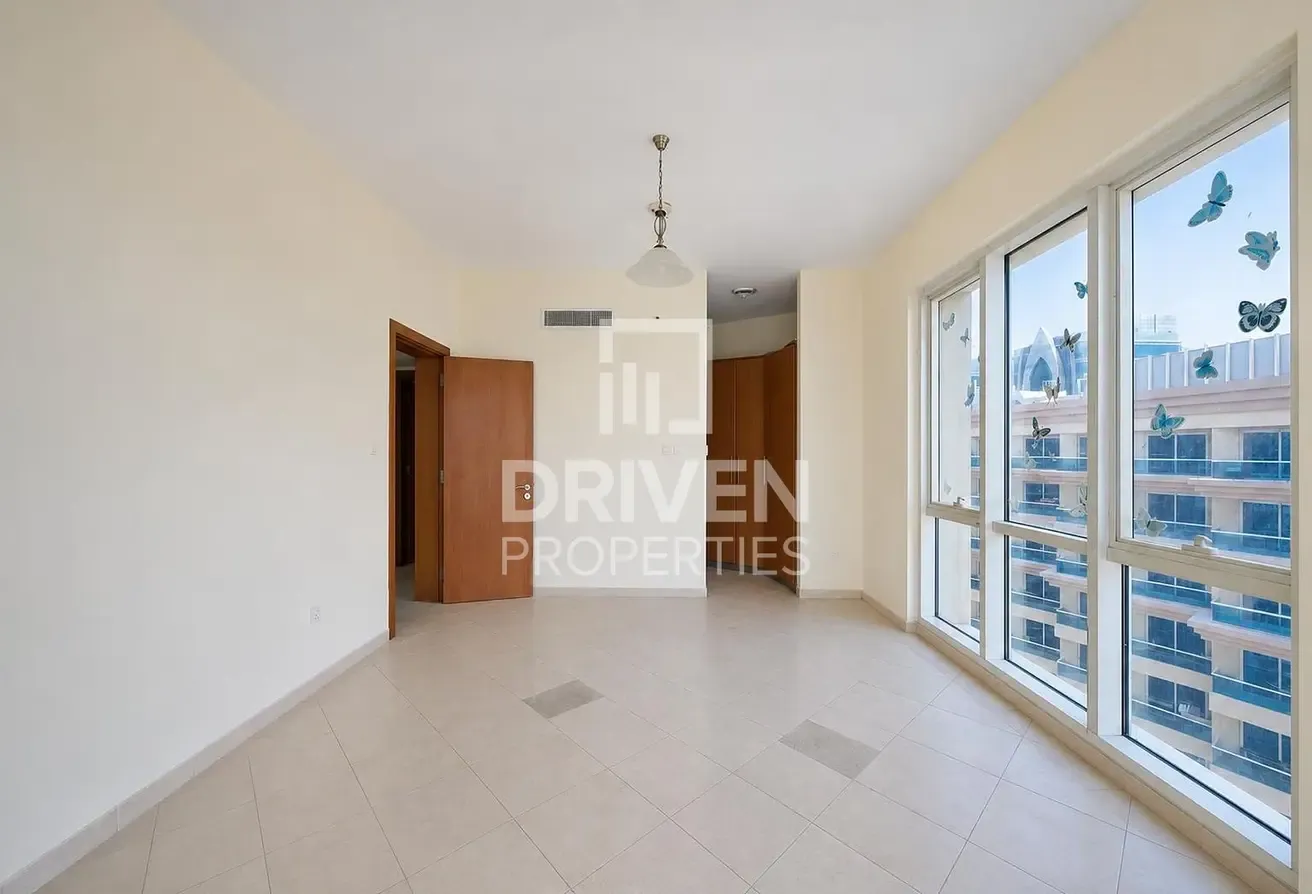 Vacant Apt and High Floor | Spacious Layout