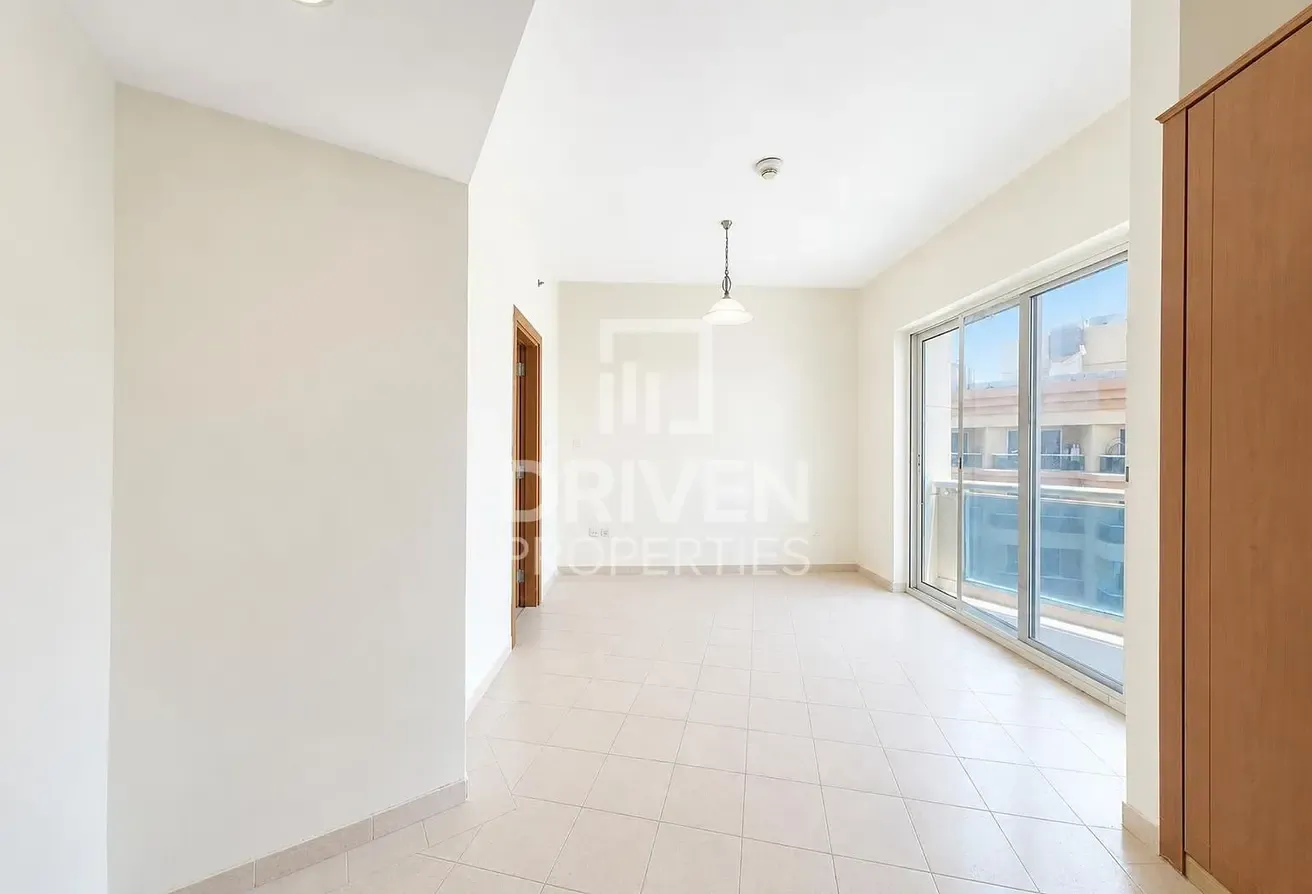 Vacant Apt and High Floor | Spacious Layout