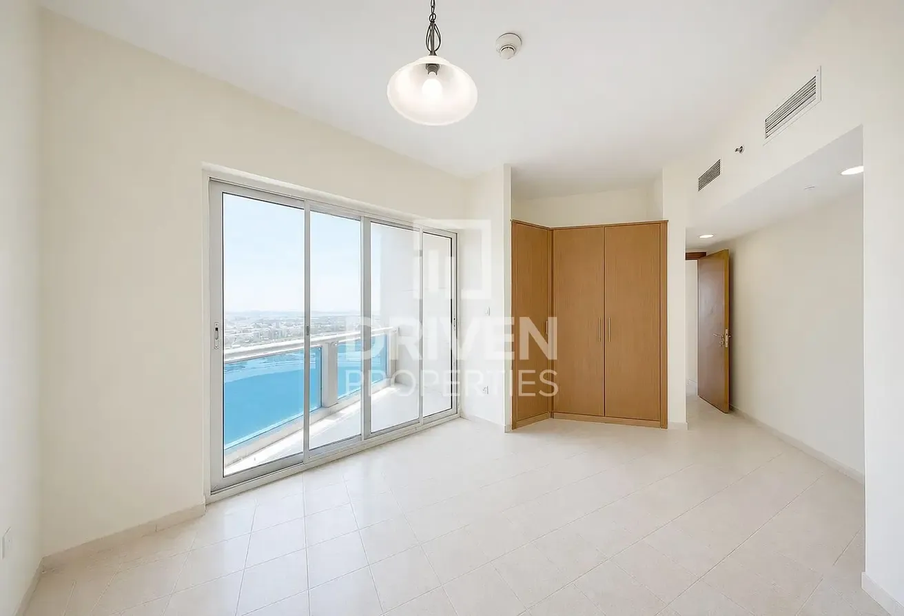 Vacant Apt and High Floor | Spacious Layout