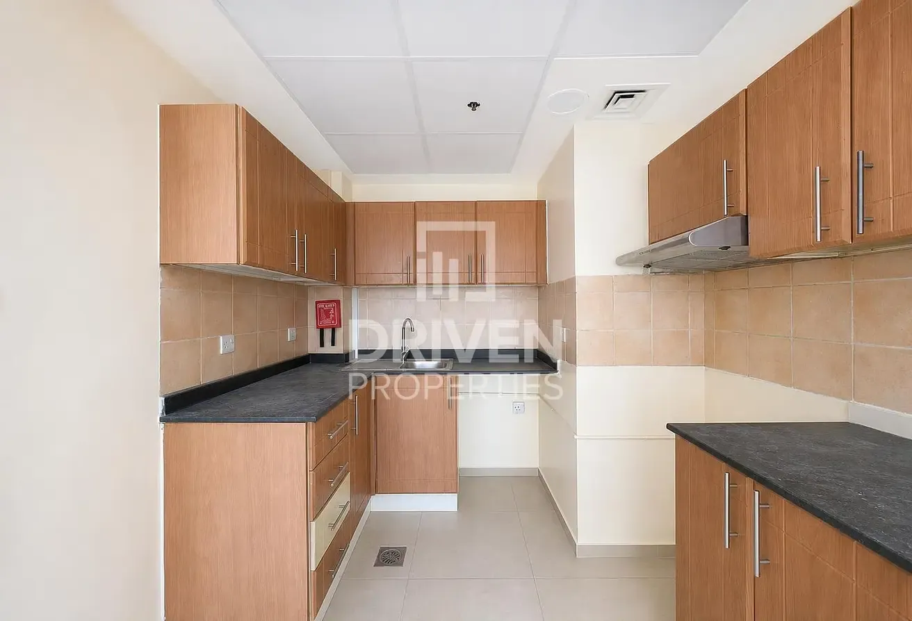 Vacant Apt and High Floor | Spacious Layout
