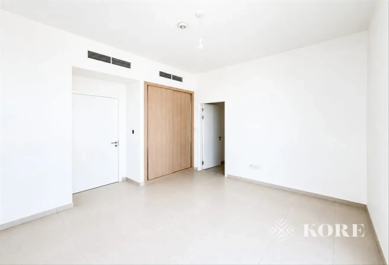 Large Size Corner 4 Bedroom Villa Single Row