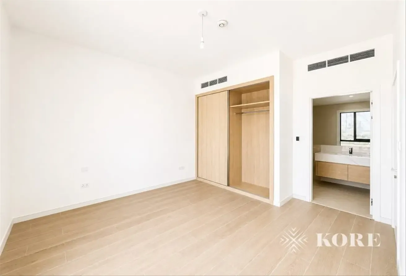 Large Size Corner 4 Bedroom Villa Single Row