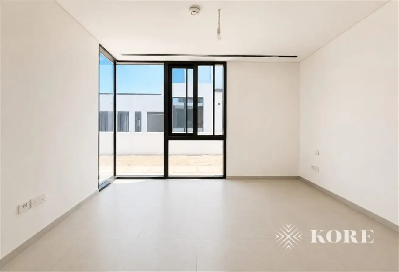 Large Size Corner 4 Bedroom Villa Single Row