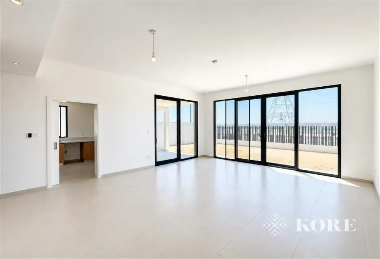 Large Corner 4 Bedroom Villa Next To The Park