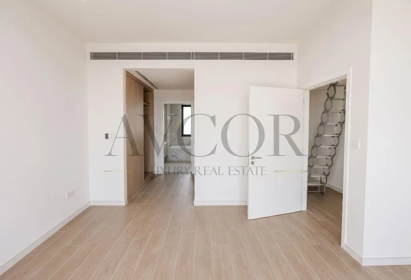 VACANT | VASTU | CLOSE TO PARK