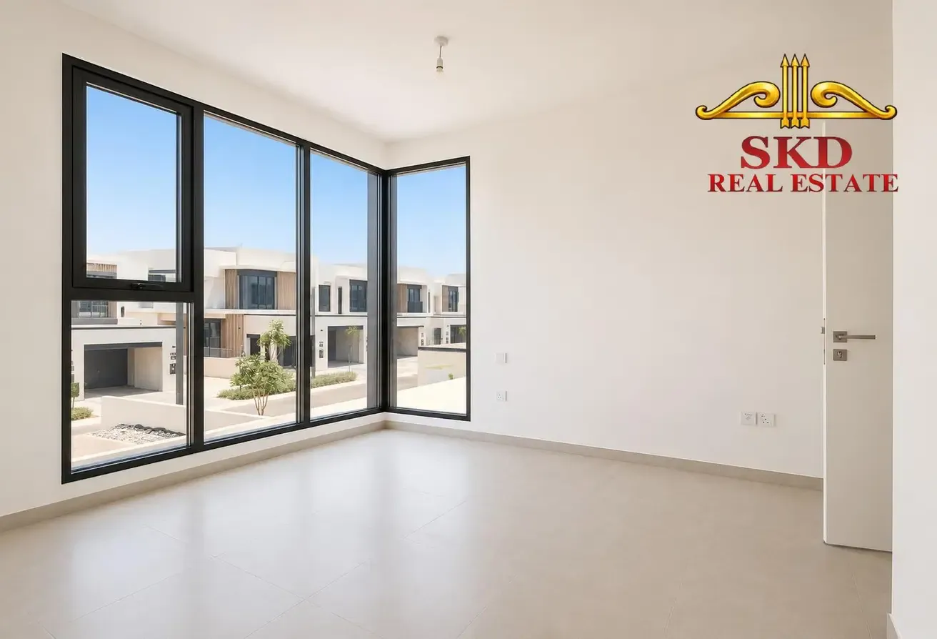 Brand New 4BR Corner TH| Luxury Community | Vacant