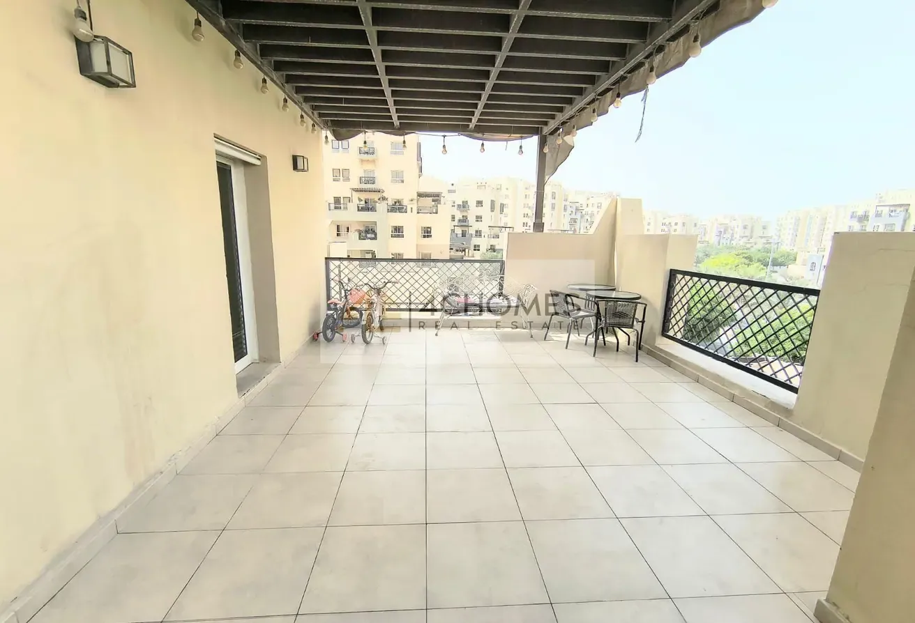 Closed Kitchen | Balcony+Terrace | Community View