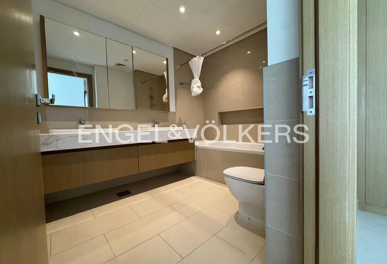 Higher Floor | Burj Khalifa & Water View | Available