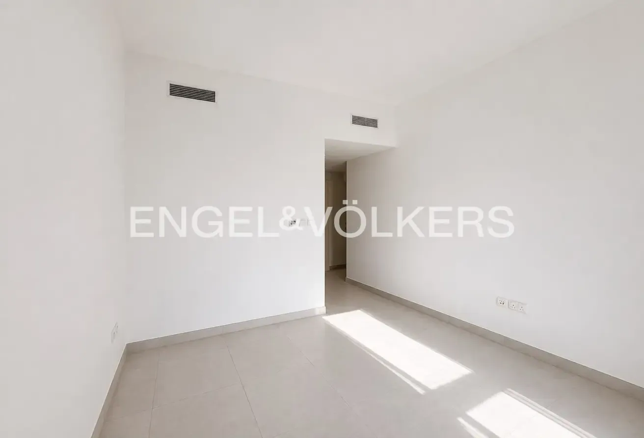 Higher Floor | Burj Khalifa & Water View | Available