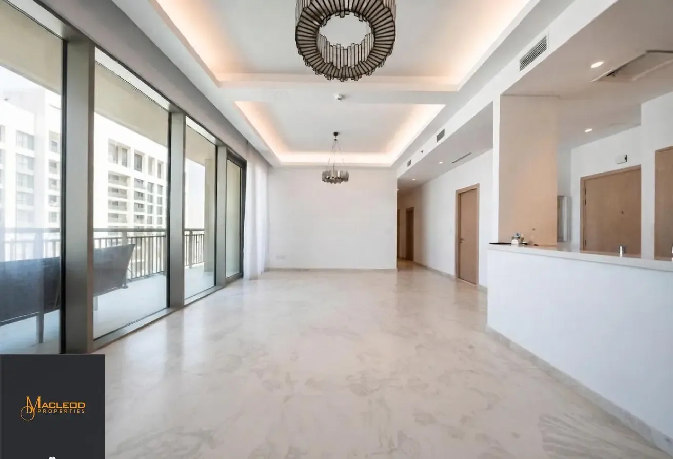 Vacant Apartment/ Spacious Layout/ High Floor