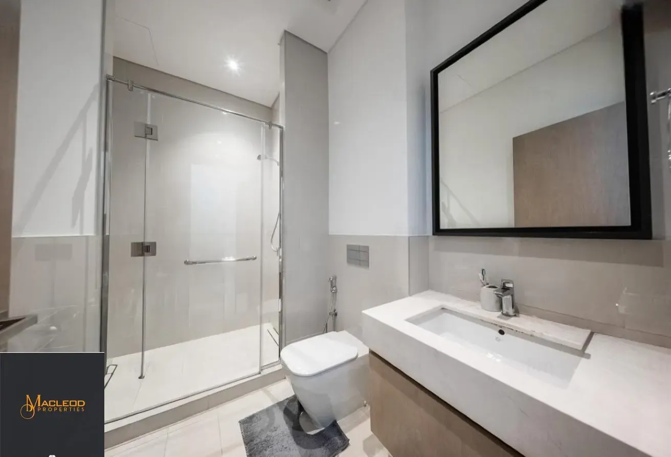 Vacant Apartment/ Spacious Layout/ High Floor