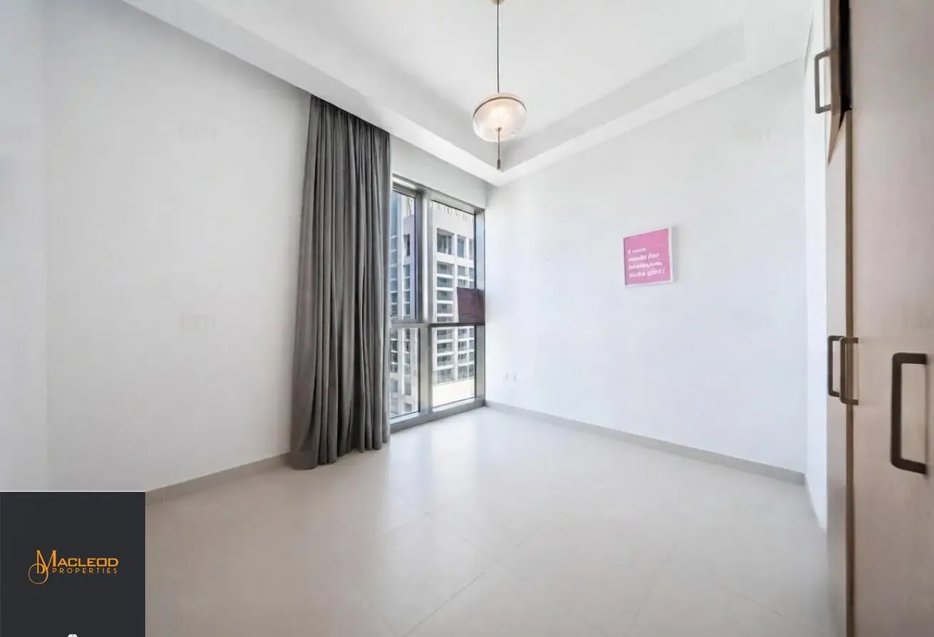 Vacant Apartment/ Spacious Layout/ High Floor