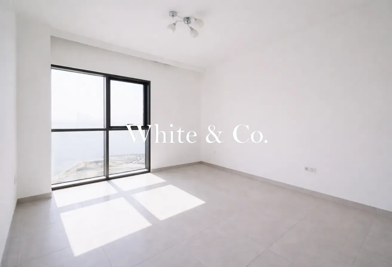 Stunning Skyline|Sea view|Creekside Living