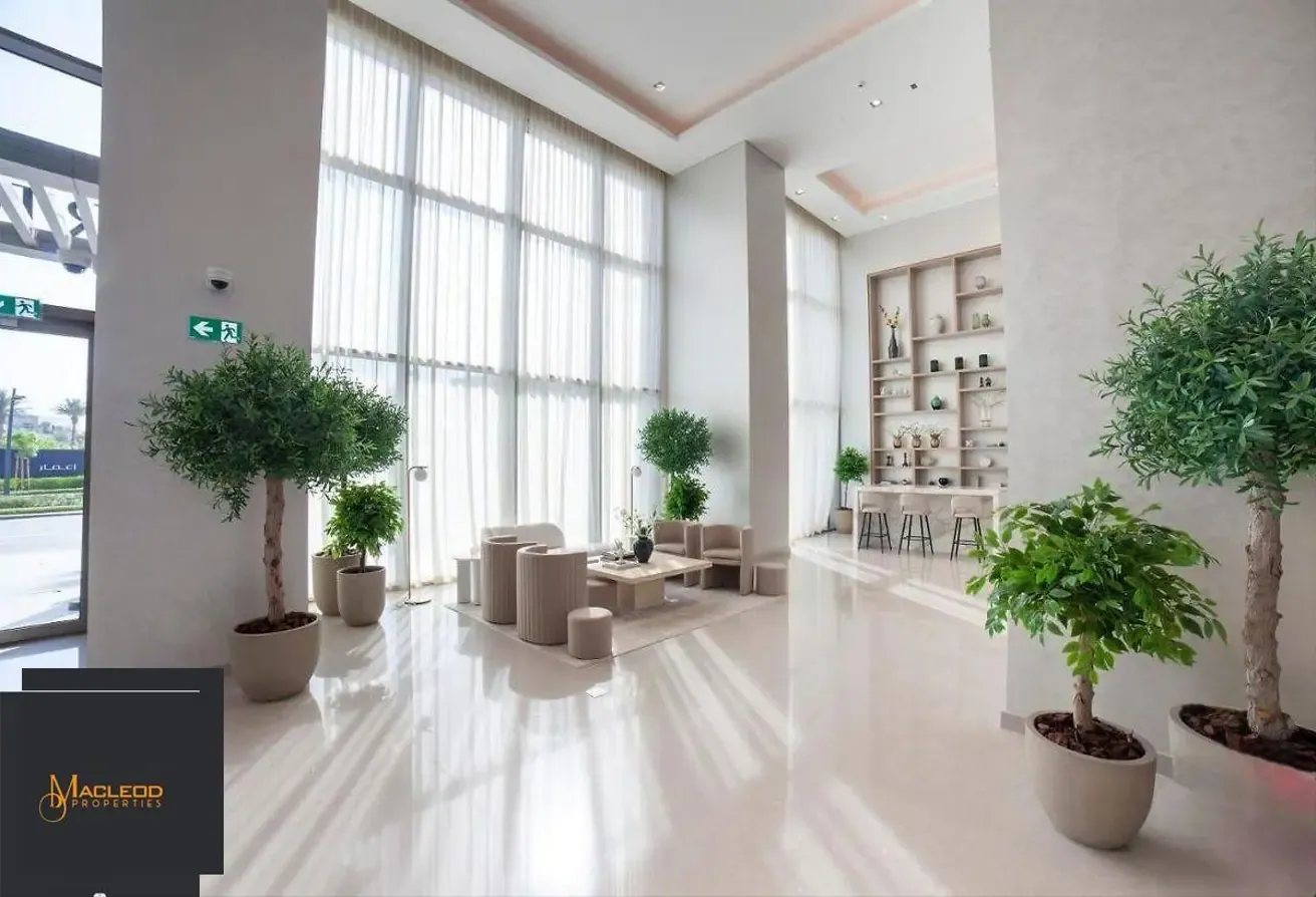 High Floor/ Partial Canal View/ Motivated Seller